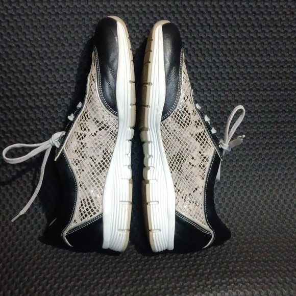 Mephisto Black and Cream Lace-Up Shoes - Picture 2 of 5